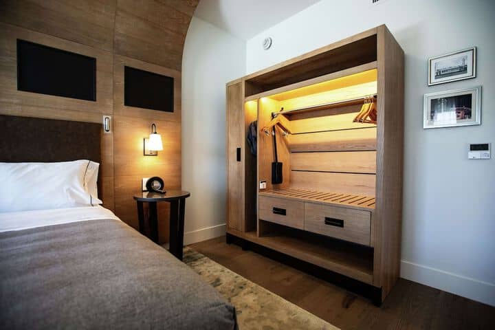 Room 16 of 82