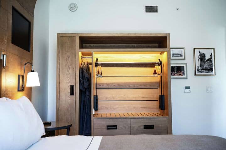 Room 15 of 82